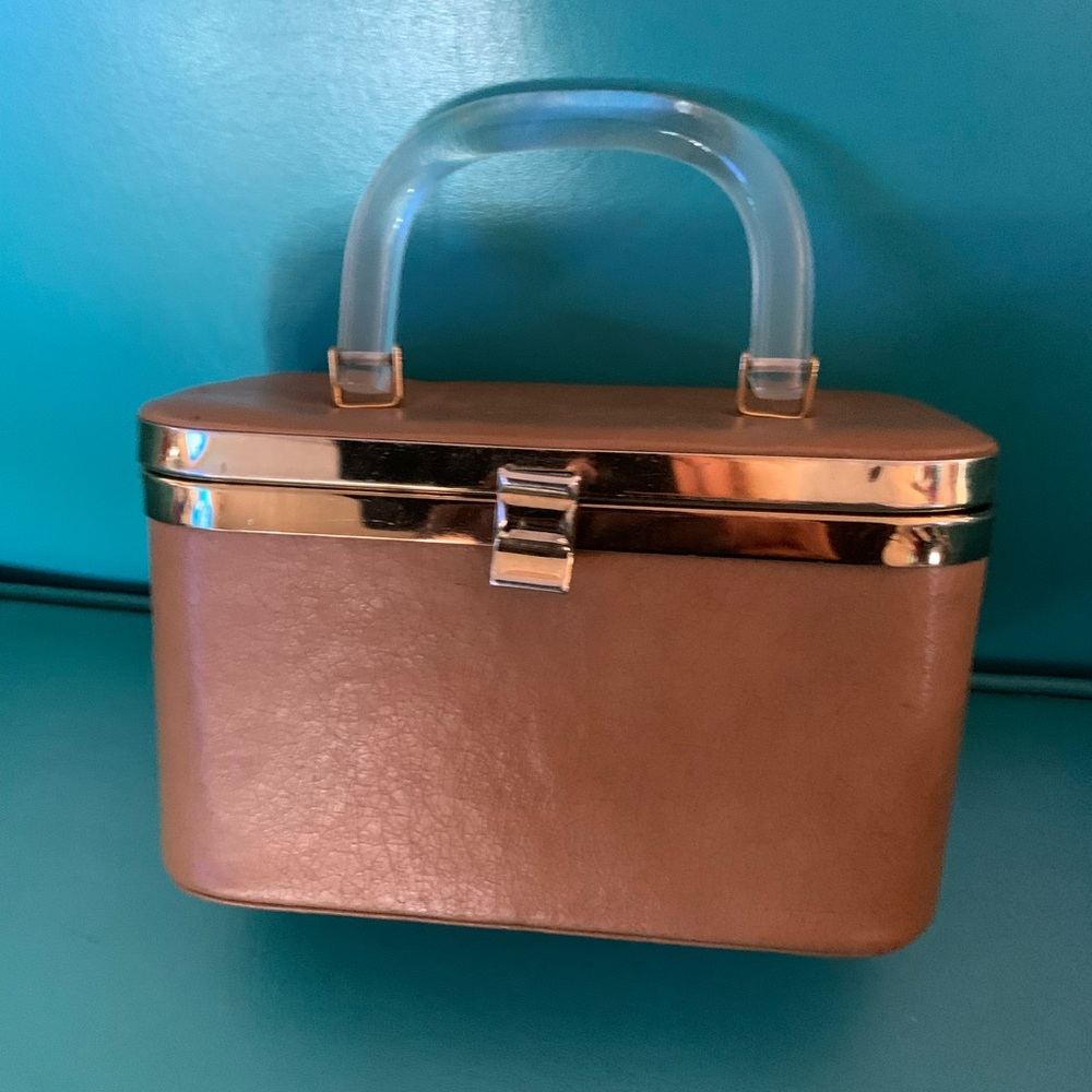 Elegant tan Handbag with Gold Accents